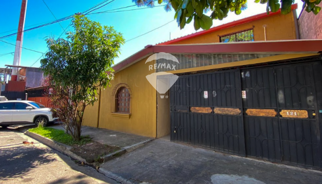 HOUSE AND STORAGE FOR SALE IN COLONIA FLOR BLANCA
