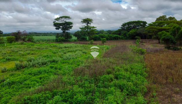 FOR SALE LAND IN COMALAPA NEAR THE AIRPORT