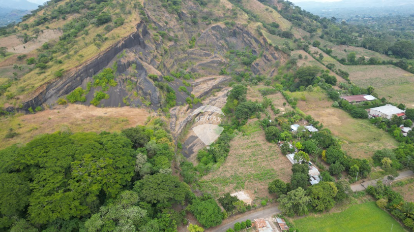 FOR SALE LAND OF 12.5 HECTARES WITH BALLAST QUARRY IN SANTA ANA