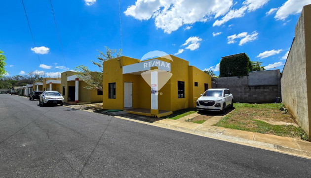 CASA EN VENTA - VILLA VERDE ESTATE - SANTA ANA