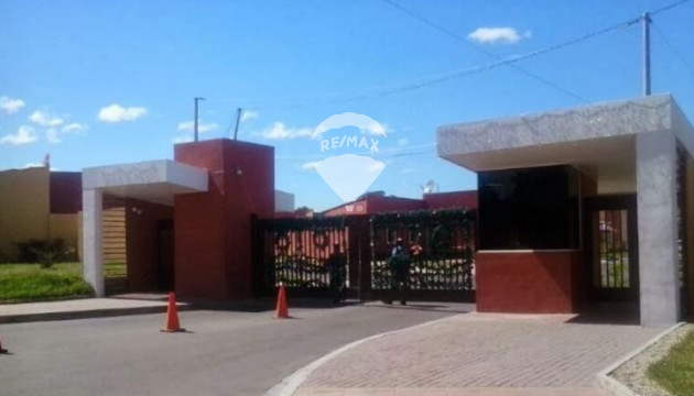 CASA DE UN NIVEL  CON TERRENO GRANDE EN VENTA EN VILLA PRIMAVERA, QUEZALTEPEQUE