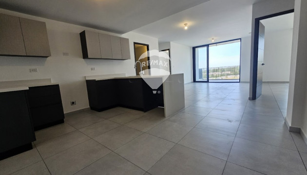 Alquilo apartamento en Alturas del Bosque de 3 habitaciones