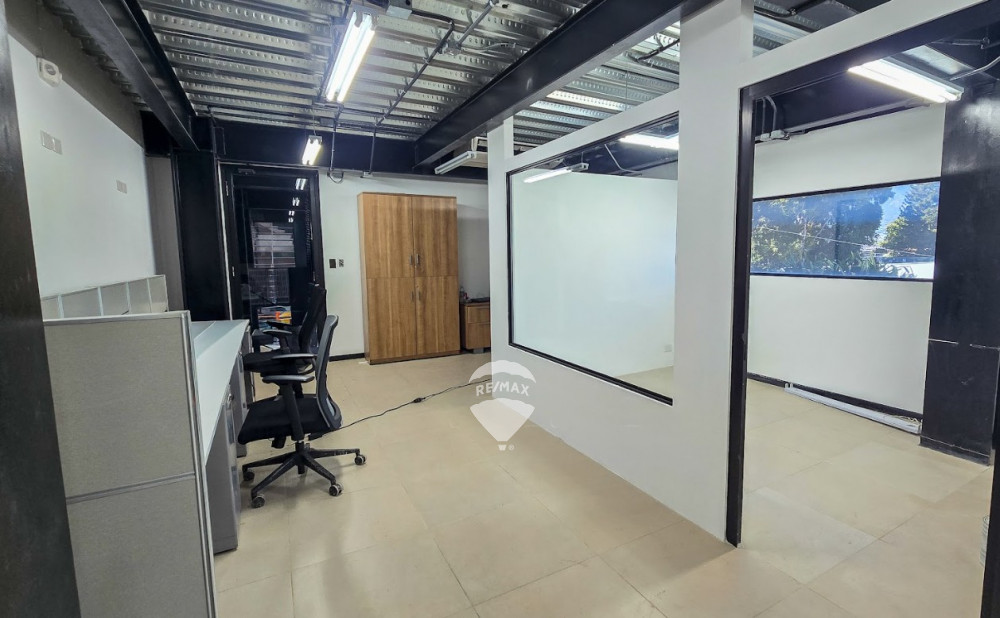 Furnished office for rent in Santa Elena, 75 sq m