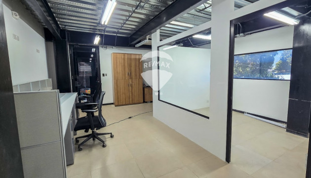 Furnished office for rent in Santa Elena, 75 sq m