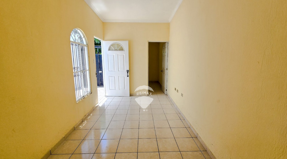 Single-Story Home in Ciudad Real Santa Ana with Garden & Prime Location
