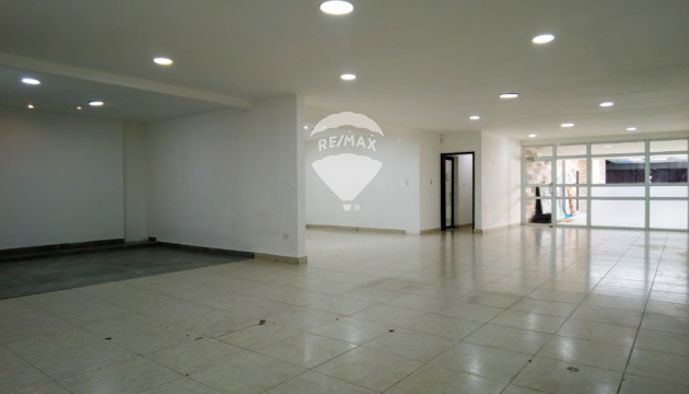 PROPIEDAD COMERCIAL EN ALQUILER - SAN BENITO