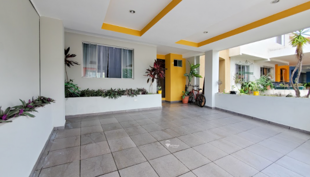 PRECIOSA CASA REMODELADA DE DOS NIVELES EN VENTA EN CIUDAD DORADA