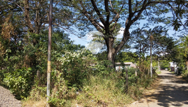 TERRENO DE ESQUINA EN VENTA EN SAN MIGUEL DE 437 VARAS UBICADO EN CANTÓN EL SITIO