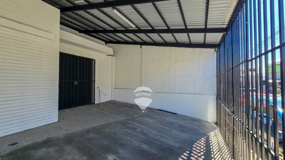 Local 29 Avenida poniente