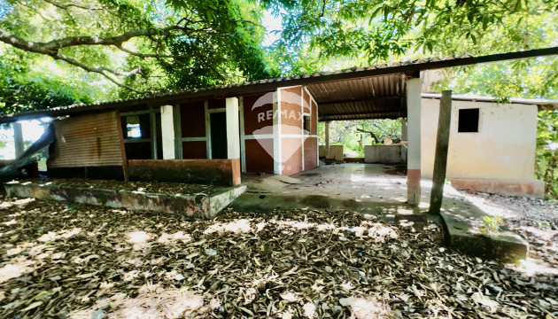 FOR SALE LARGE PLOT OF LAND OUTSIDE OF SAN JOSE VILLANUEVA WITH COMMUNICATIONS TOWER THAT PAYS DIVIDENS