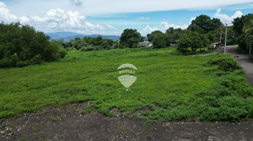 FLAT PLOT OF LAND WITH HOUSE AND WELL IN SUBURBAN AREA OF SAN JUAN OPICO, LA LIBERTAD.