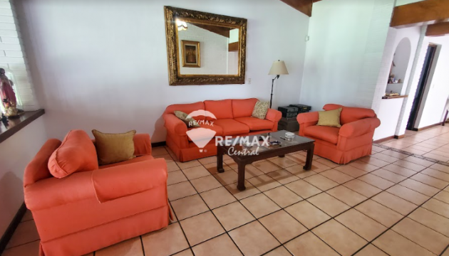 HOUSE FOR SALE "COLONIA SAN BENITO-AVENIDA LA CAPILLA"