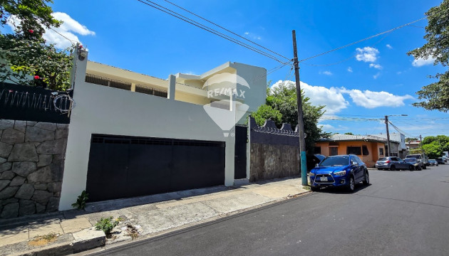 BIG HOUSE FOR SALE IN LA RABIDA, CLOSE TO 29TH NORTH AVENUE.