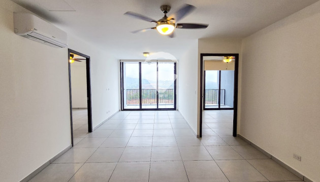 APARTAMENTO 4o NIVEL EN ALQUILER ALTURAS DEL BOSQUE
