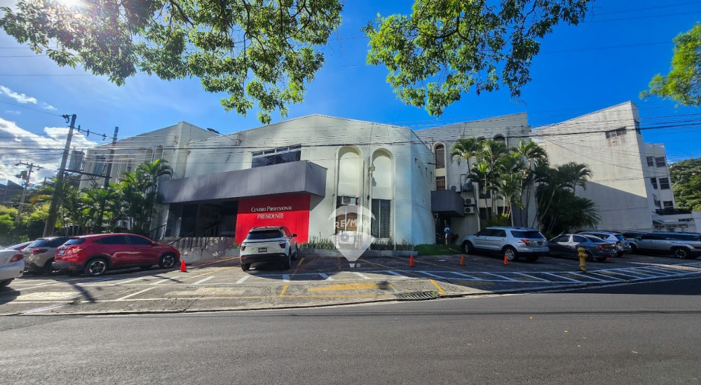 FOR RENT  COMMERCIAL SPACE IN CENTRO PROFESIONAL PRESIDENTE  SAN BENITO