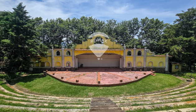 Tourist and Event Center for Sale in Salcoatitán