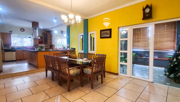 BEAUTIFUL TWO LEVELS HOUSE FOR SALE IN SANTA ANA IN PRÍVATE RESIDENTIAL LUNA MAYA