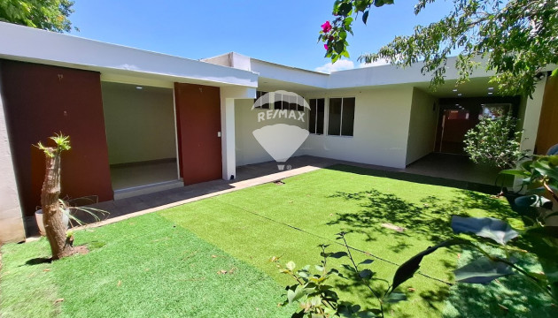 Alquilo casa de una planta en la Colonia Satelite