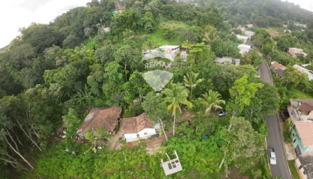 Plot of land with fixer upper in between Sensuntepeque & Guacotecti