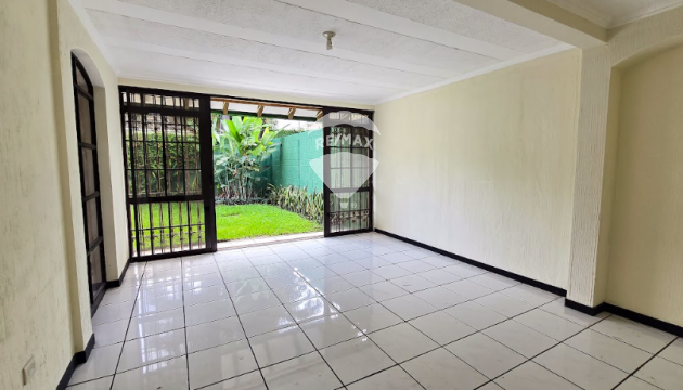 CASA EN VENTA EN PASAJE PRIVADO EN MADRESELVA