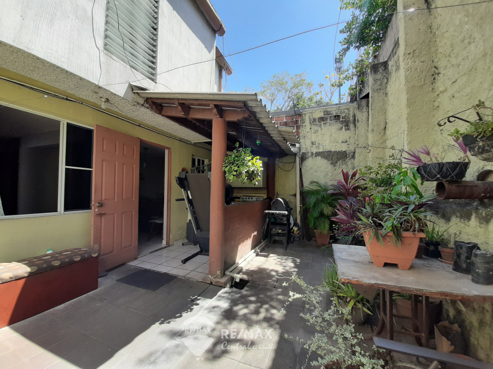 CASA EN RESIDENCIAL PRIVADO PALO ALTO ZONA ESCALON 🐦 — Propiedades — RE