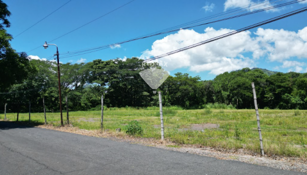 Land at the exit from Santa Ana towards Metapan