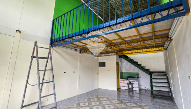 PROPIEDAD CON 3 LOCALES Y UNA BODEGA