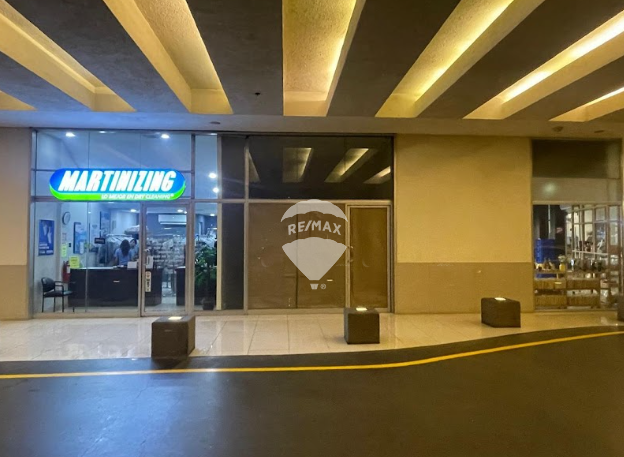 commercial space in Multiplaza
