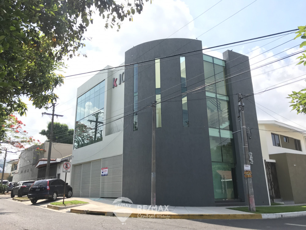 EDIFICIO DE TRES NIVELES NUEVO — Propiedades — RE/MAX Central El Salvador