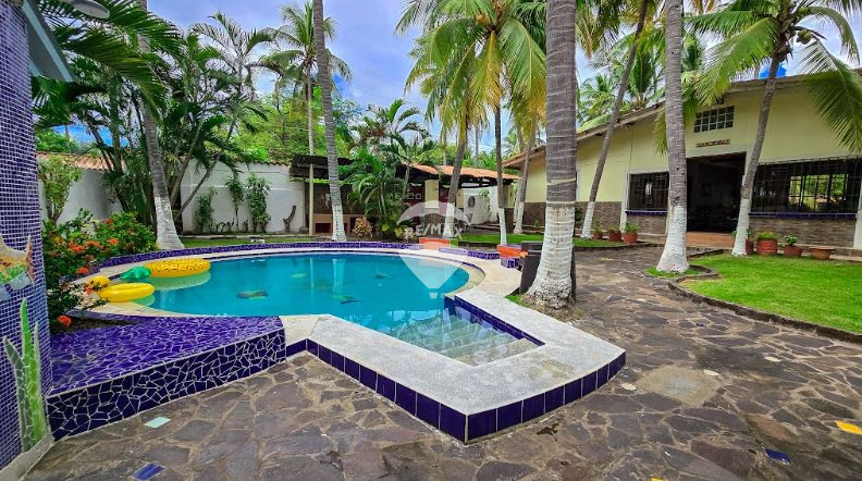 HOUSE FOR SALE METALIO BEACH