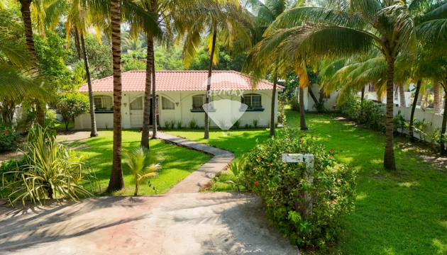 HOUSE FOR SALE IN PLAYA AMATECAMPO, BEACHFRONT