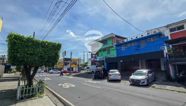 EDIFICIO EN ALQUILER IDEAL PARA USO COMERCIAL U OFICINA EN 19 AV NTE CERCA DE 29 CP