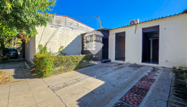 HOUSE FOR SALE IN RESIDENTIAL LOS EUCALIPTOS II, MIRALVALLE AREA