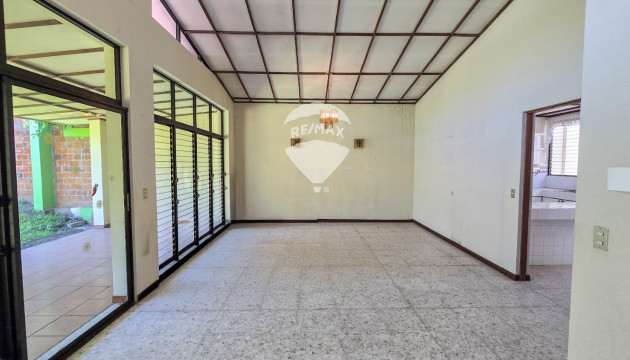 EN VENTA CASA DE 1 NIVEL COLONIA  UTILA