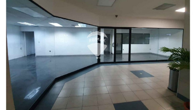 LOCAL EN ALQUILER EN AREA DE CENTRO FINANCIERO DE PLAZA CENTRO