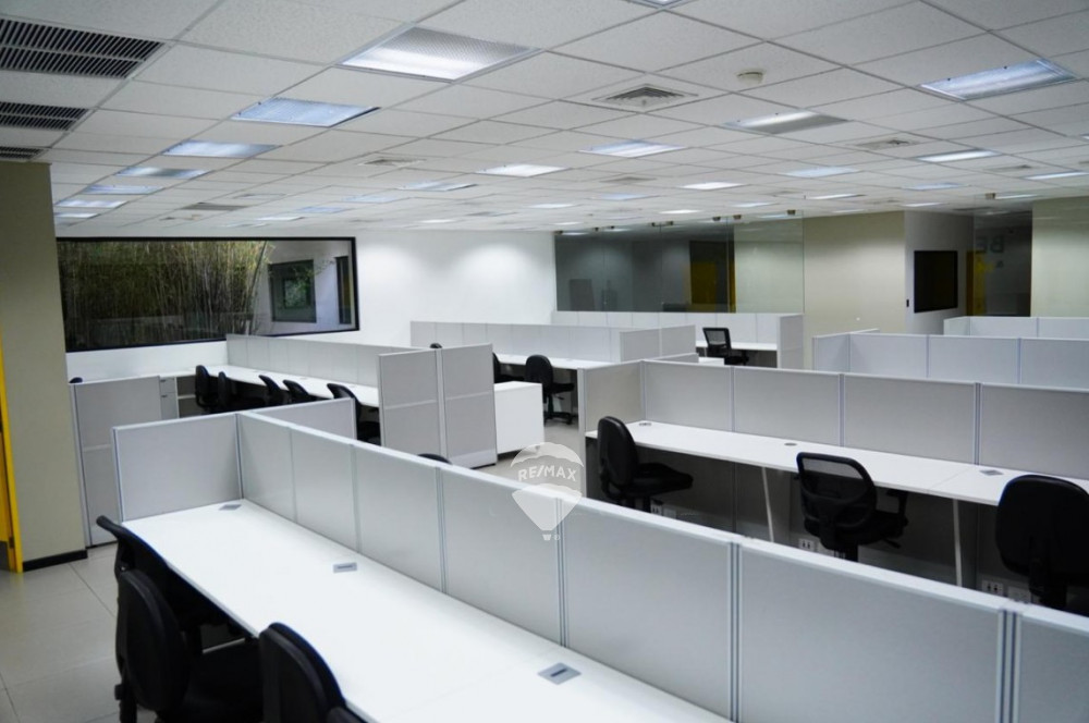 FURNISHED OFFICE FOR RENT IN SANTA ELENA